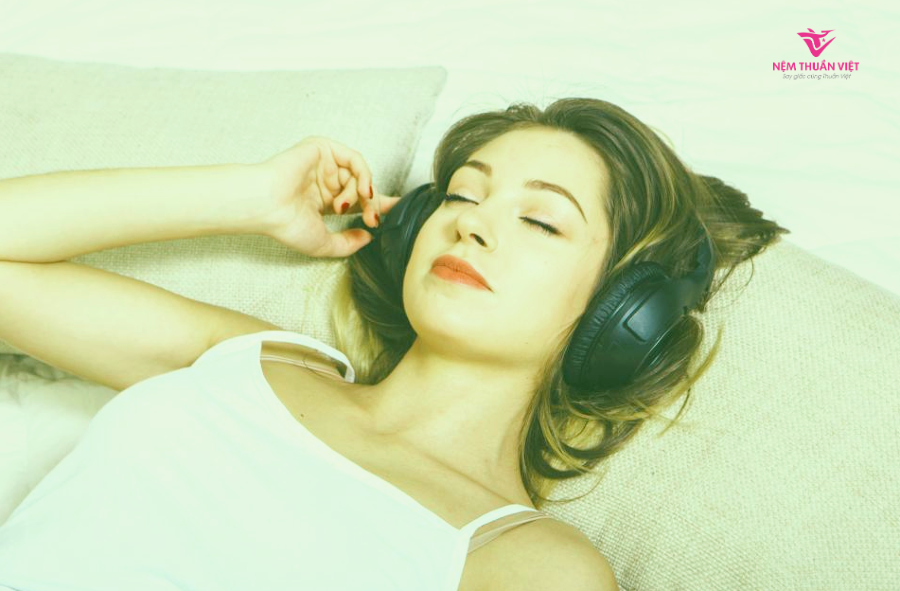 cách dễ ngủ trưa, ngủ trưa đúng cách nghe nhạc ngủ trưa