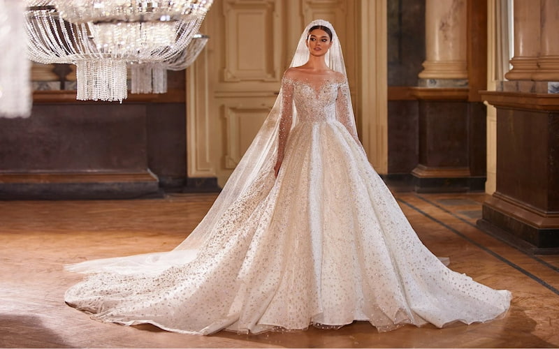 So sánh váy cưới của Meghan Markle với những bộ váy hoàng gia châu Âu -  Thời trang Sao