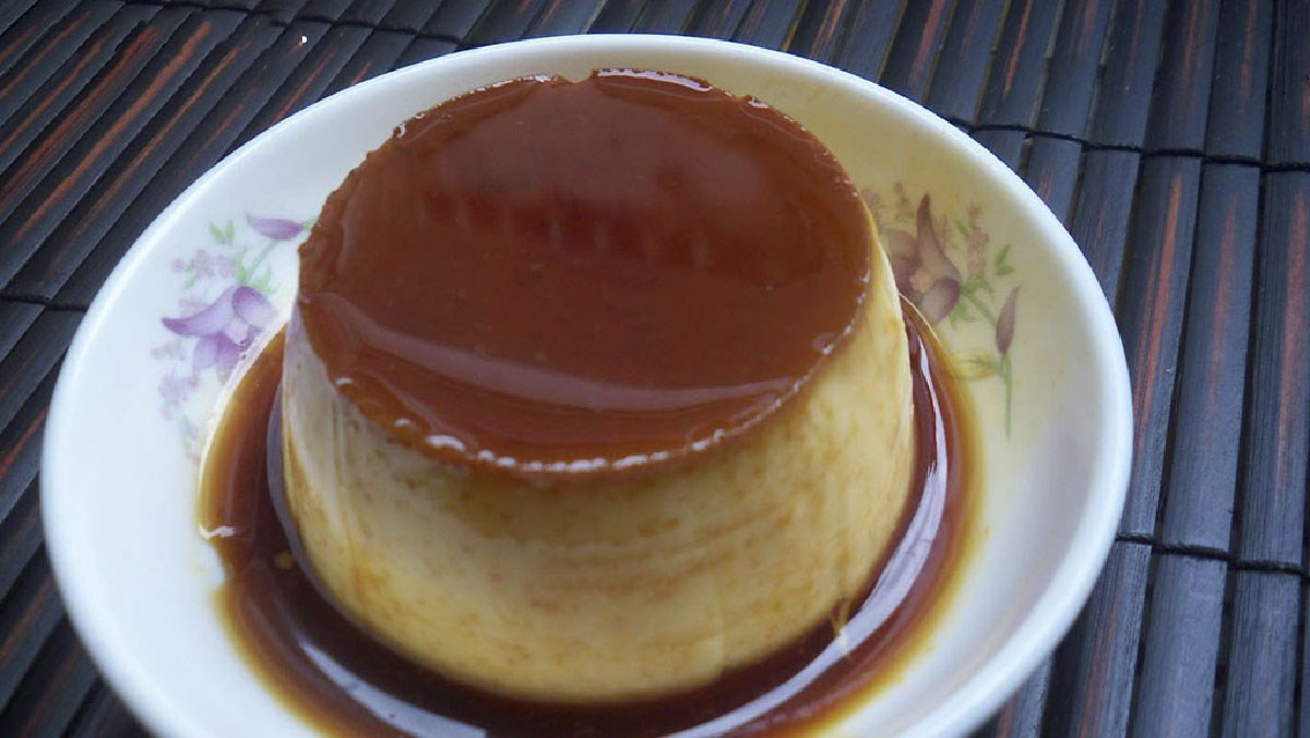 Bánh flan bị khô mặt