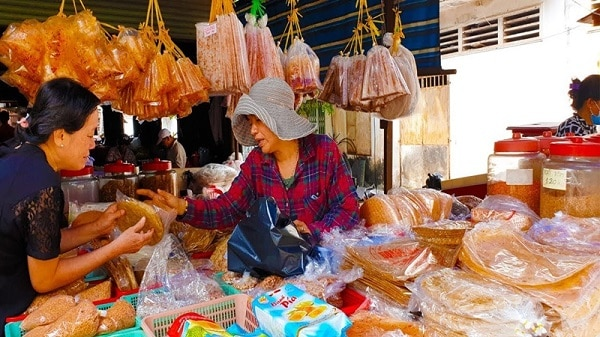 Chợ bánh tráng trộn ở Tây Ninh