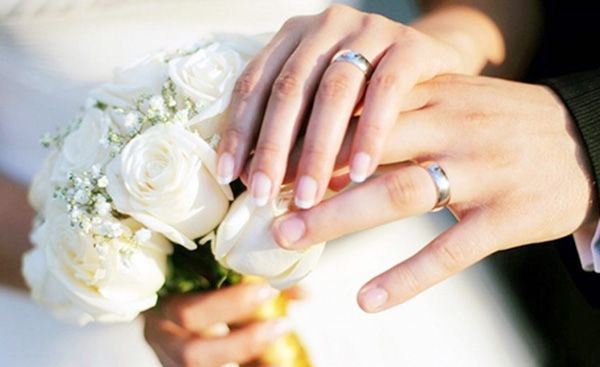 Tránh đeo nhẫn cưới khi tham gia