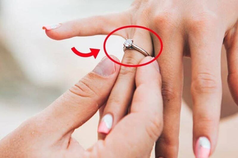 vợ chồng cần phải đeo nhẫn cưới