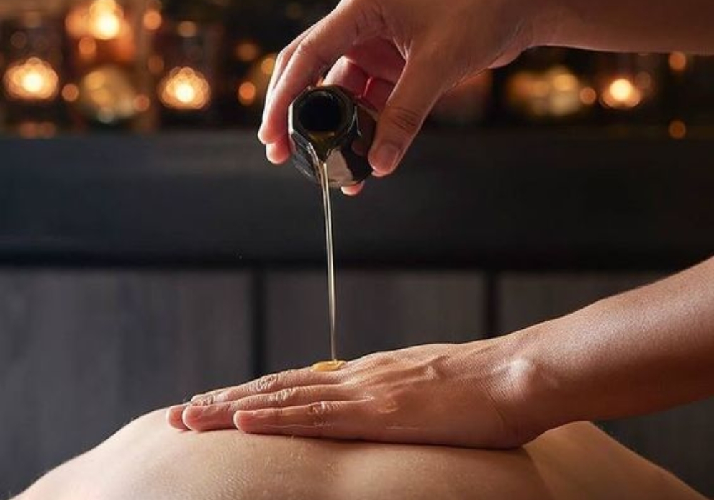 Massage bụng hỗ trợ táo bón